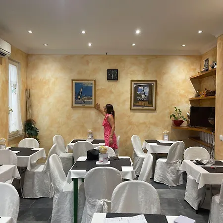 Ariston Hotel 2*