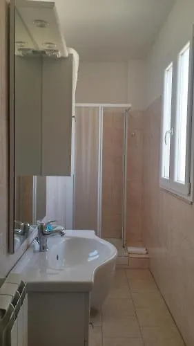 Ariston فندق بيومبينوا
